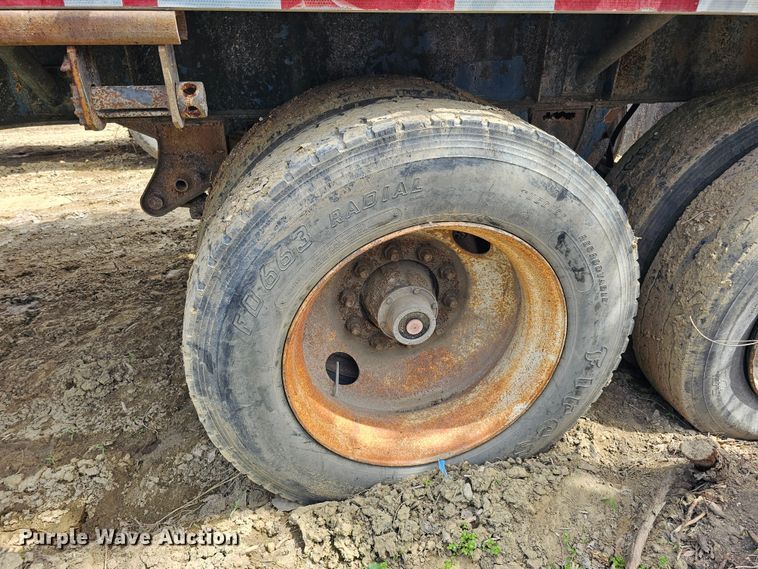 image for item DO4306 1993 Wilson CF-900  flatbed trailer