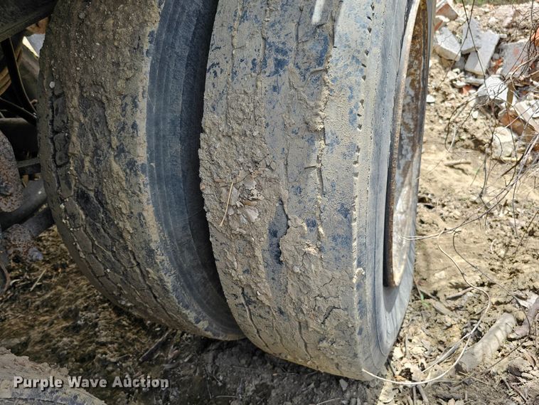 image for item DO4306 1993 Wilson CF-900  flatbed trailer