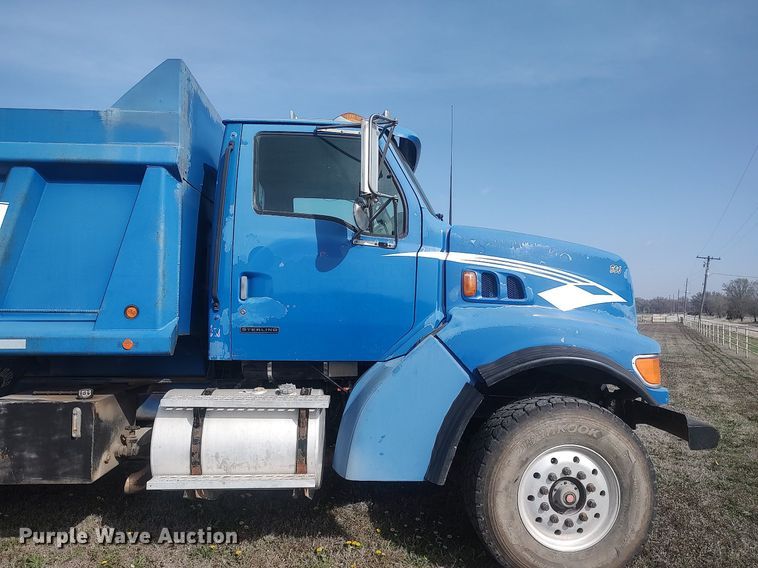 image for item DQ0466 1998  Sterling  dump truck