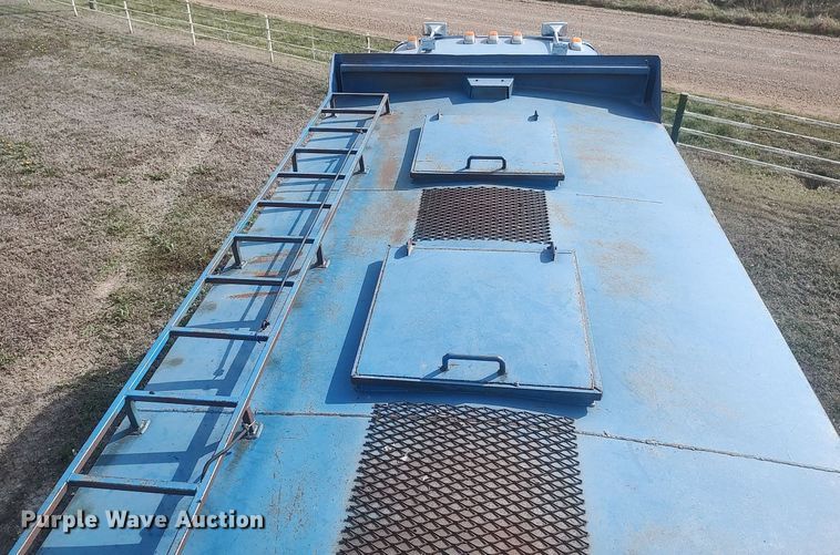 image for item DQ0466 1998  Sterling  dump truck