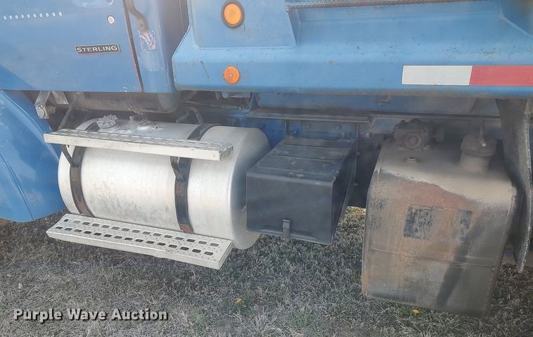 image for item DQ0466 1998  Sterling  dump truck