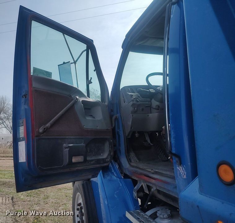 image for item DQ0466 1998  Sterling  dump truck