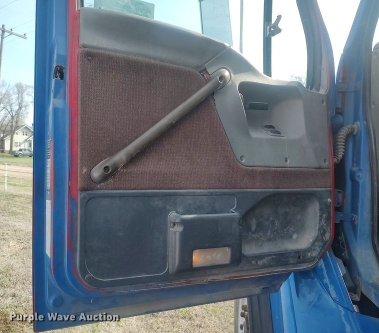 image for item DQ0466 1998  Sterling  dump truck