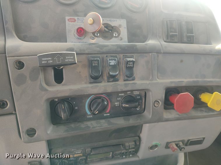 image for item DQ0466 1998  Sterling  dump truck