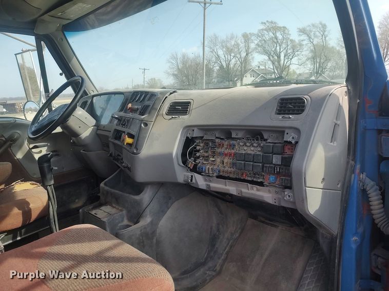 image for item DQ0466 1998  Sterling  dump truck