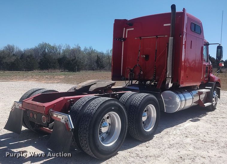 image for item DQ0489 2013 Mack CXU613  semi truck