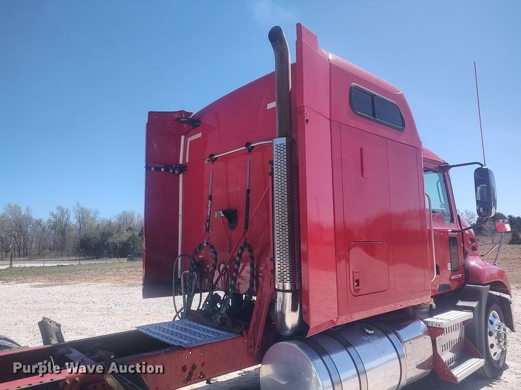 image for item DQ0489 2013 Mack CXU613  semi truck