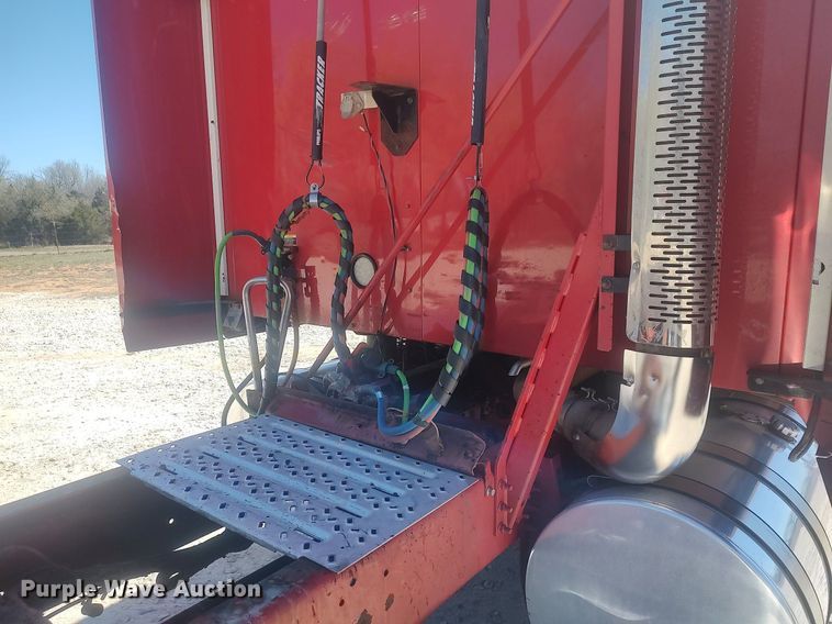 image for item DQ0489 2013 Mack CXU613  semi truck