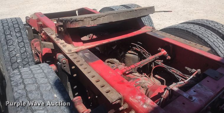 image for item DQ0489 2013 Mack CXU613  semi truck