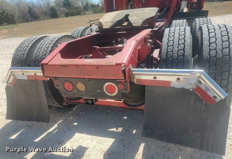 image for item DQ0489 2013 Mack CXU613  semi truck