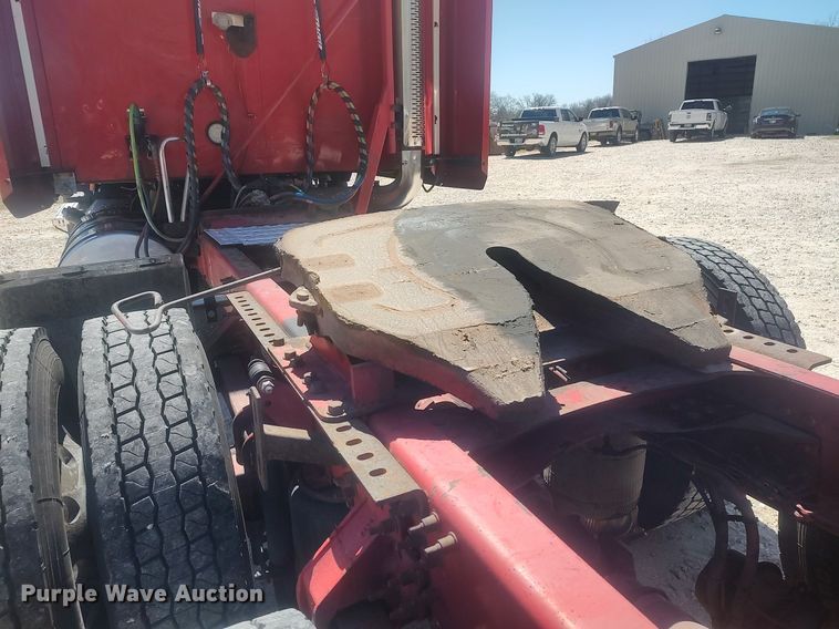 image for item DQ0489 2013 Mack CXU613  semi truck