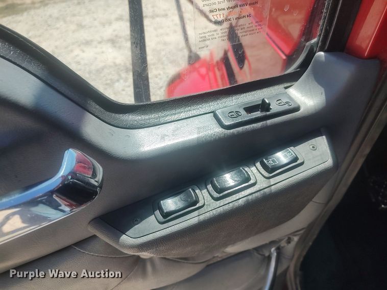 image for item DQ0489 2013 Mack CXU613  semi truck