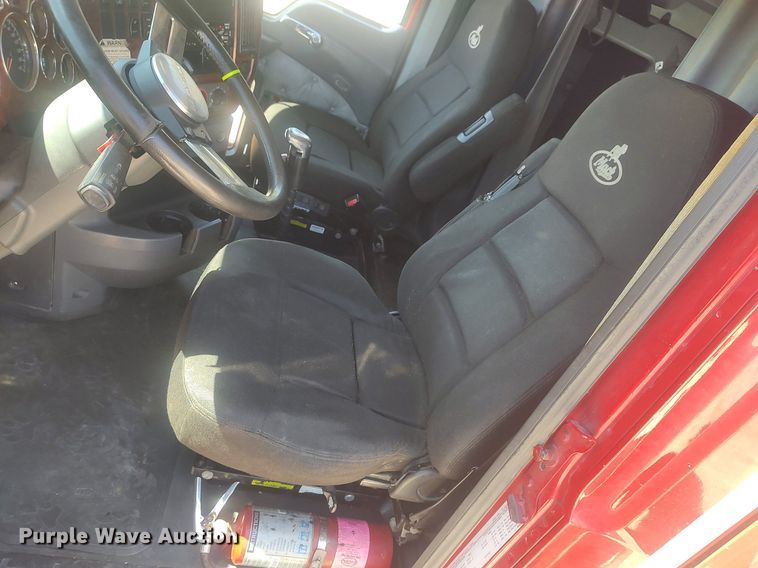 image for item DQ0489 2013 Mack CXU613  semi truck