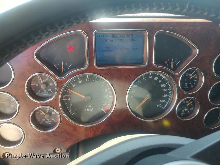 image for item DQ0489 2013 Mack CXU613  semi truck