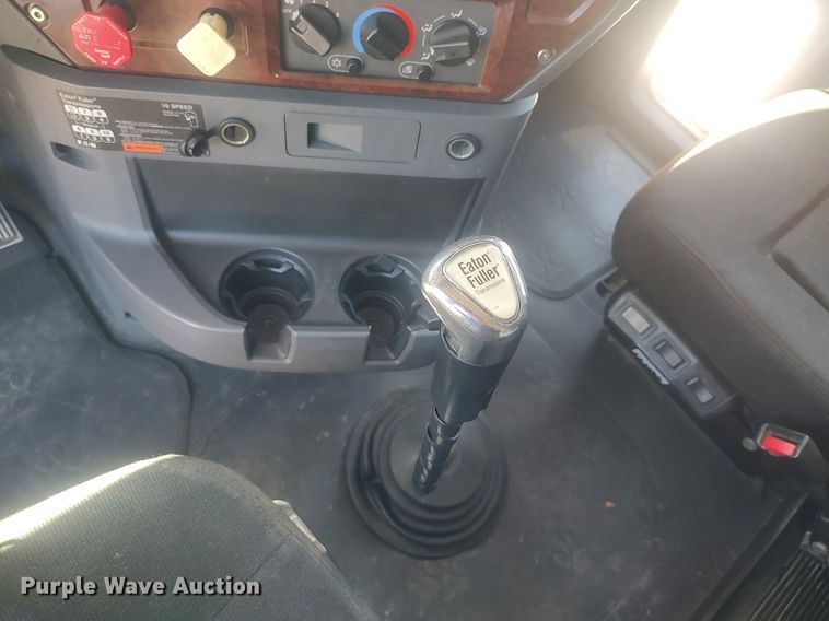 image for item DQ0489 2013 Mack CXU613  semi truck