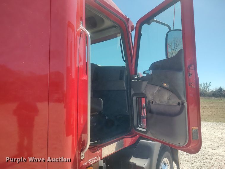 image for item DQ0489 2013 Mack CXU613  semi truck