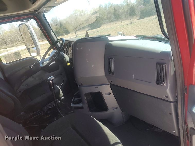 image for item DQ0489 2013 Mack CXU613  semi truck