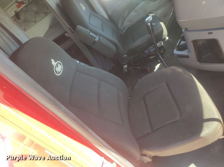 image for item DQ0489 2013 Mack CXU613  semi truck