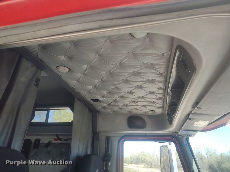 image for item DQ0489 2013 Mack CXU613  semi truck