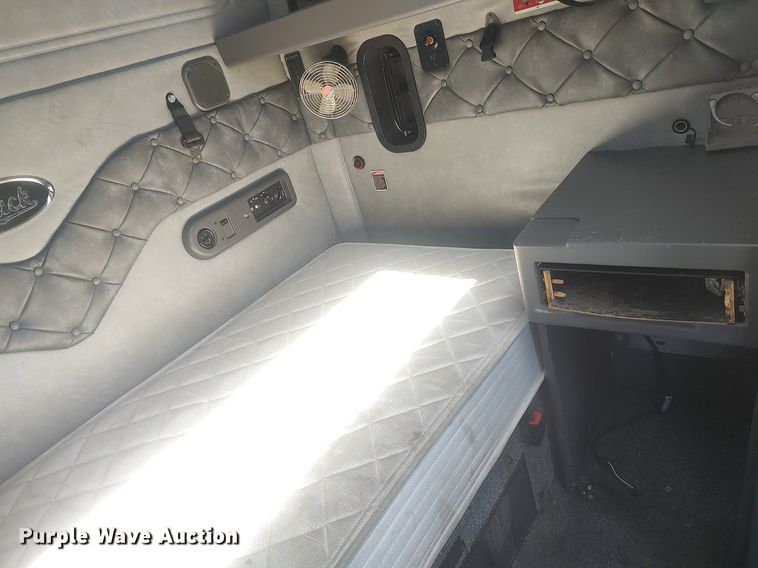 image for item DQ0489 2013 Mack CXU613  semi truck