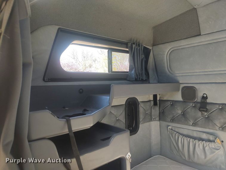 image for item DQ0489 2013 Mack CXU613  semi truck