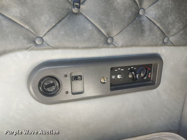 image for item DQ0489 2013 Mack CXU613  semi truck