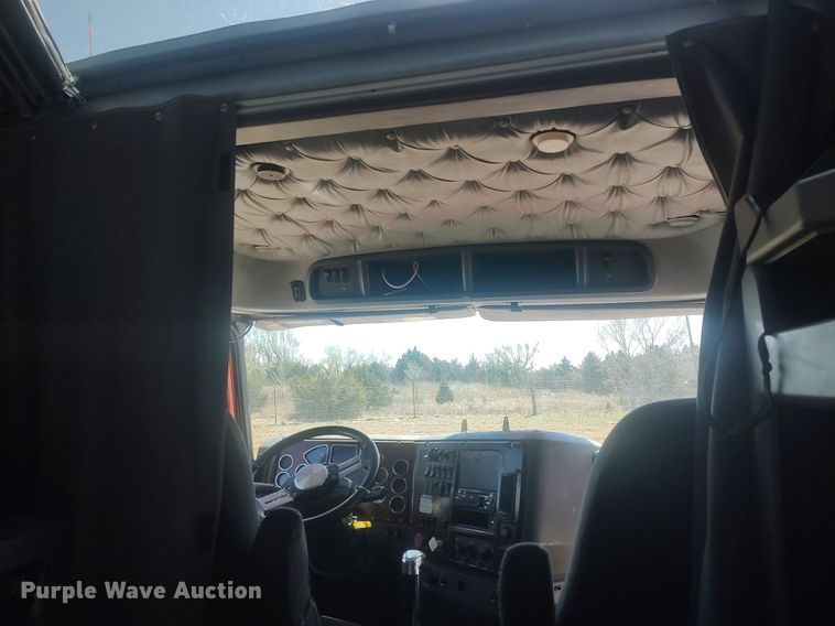 image for item DQ0489 2013 Mack CXU613  semi truck