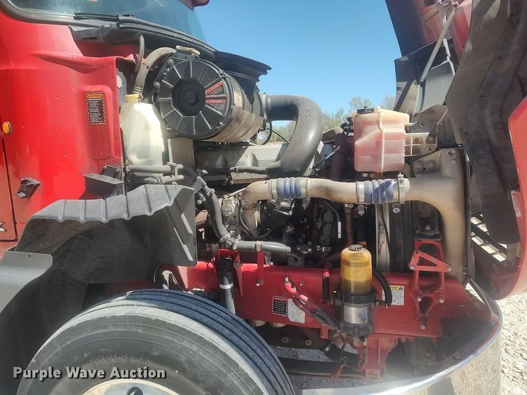 image for item DQ0489 2013 Mack CXU613  semi truck