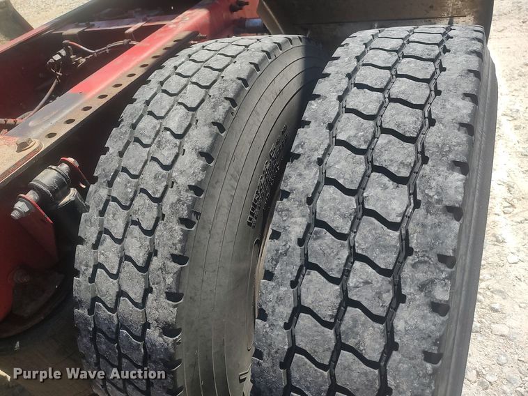 image for item DQ0489 2013 Mack CXU613  semi truck