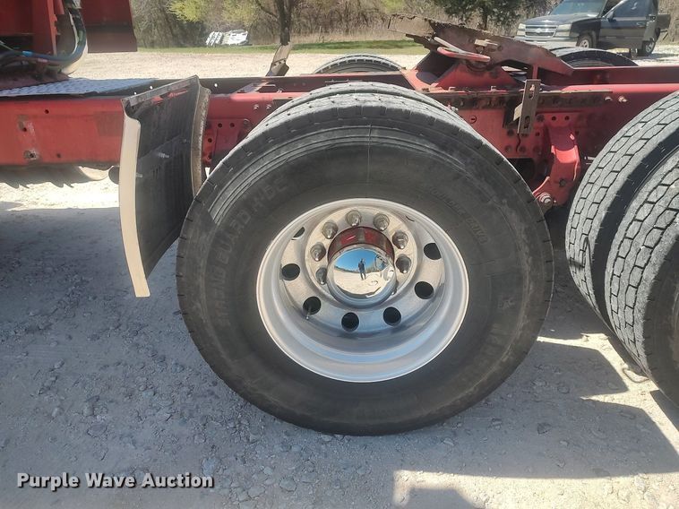 image for item DQ0489 2013 Mack CXU613  semi truck