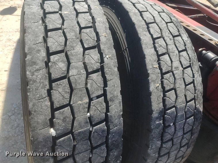 image for item DQ0489 2013 Mack CXU613  semi truck