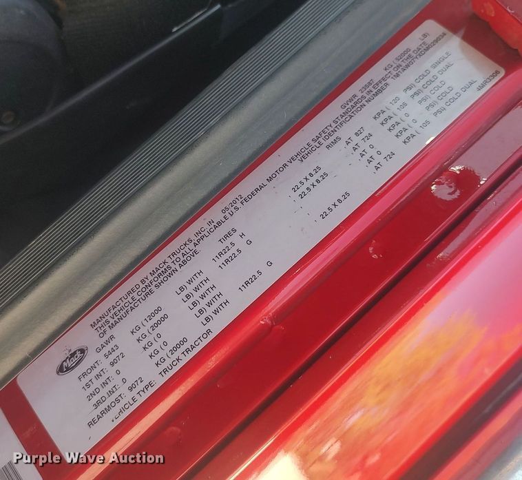 image for item DQ0489 2013 Mack CXU613  semi truck