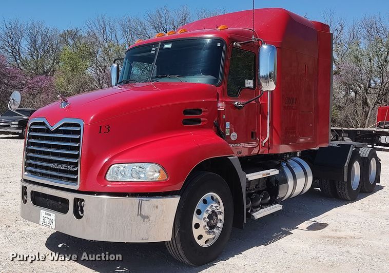 image for item DQ0490 2016 Mack CXU613  semi truck