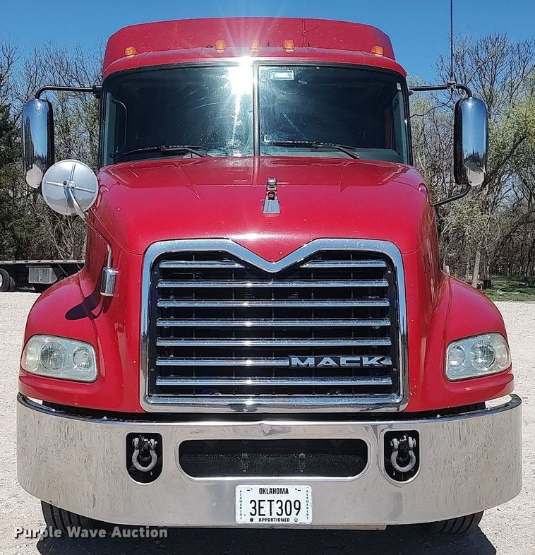 image for item DQ0490 2016 Mack CXU613  semi truck