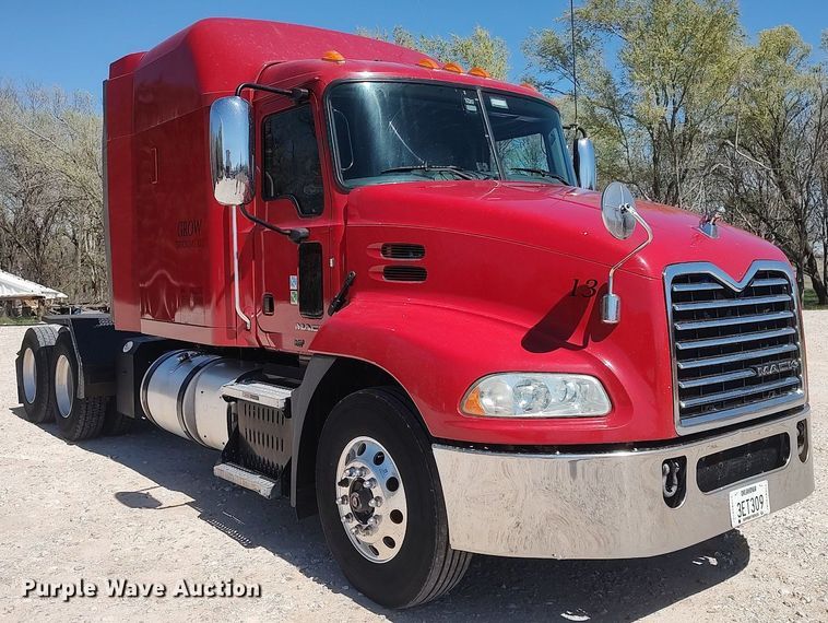 image for item DQ0490 2016 Mack CXU613  semi truck