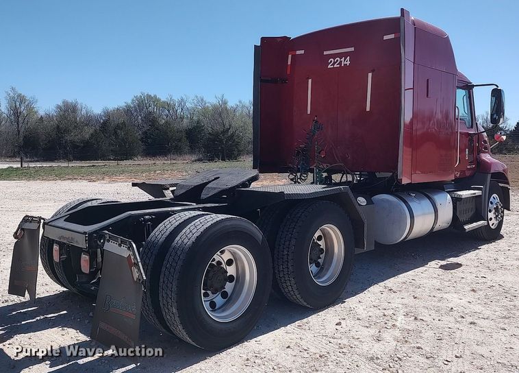 image for item DQ0490 2016 Mack CXU613  semi truck