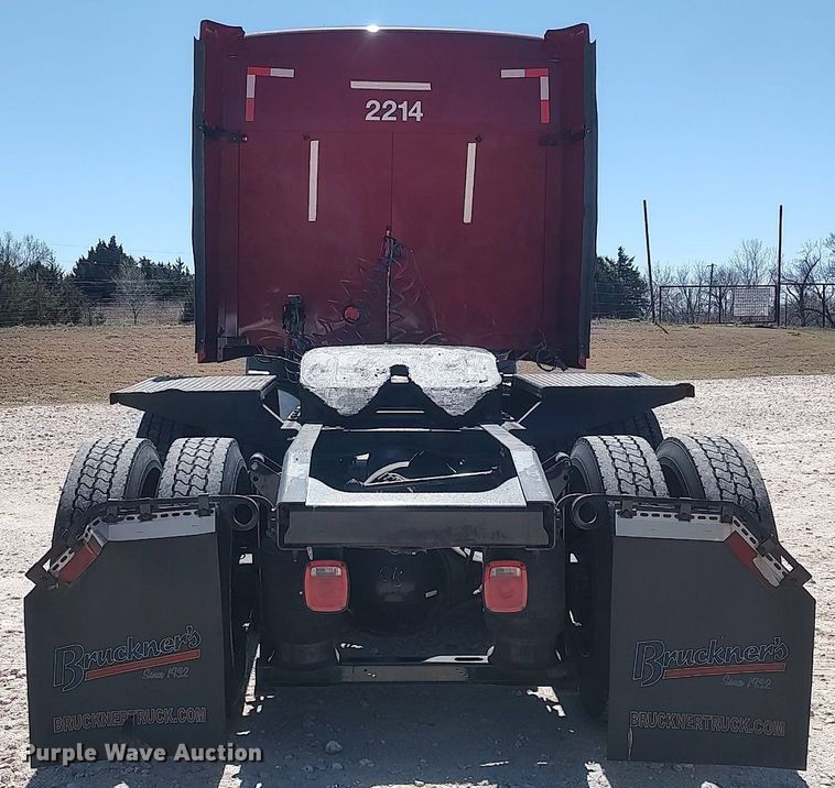 image for item DQ0490 2016 Mack CXU613  semi truck