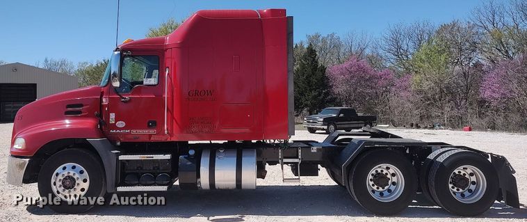 image for item DQ0490 2016 Mack CXU613  semi truck