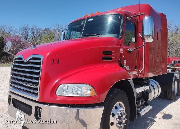 image for item DQ0490 2016 Mack CXU613  semi truck