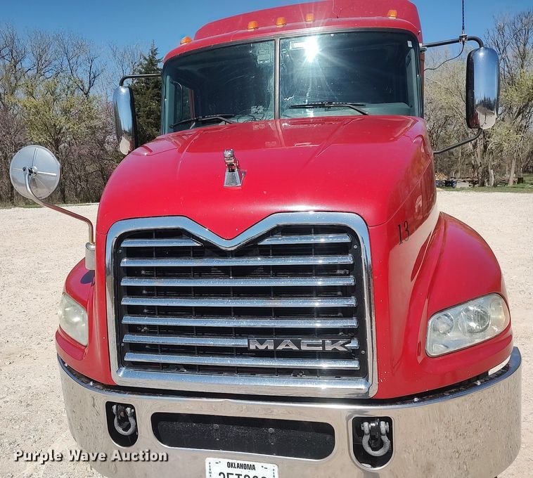 image for item DQ0490 2016 Mack CXU613  semi truck