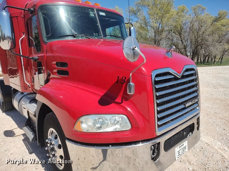 image for item DQ0490 2016 Mack CXU613  semi truck