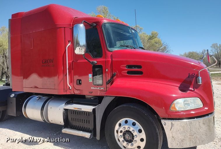 image for item DQ0490 2016 Mack CXU613  semi truck