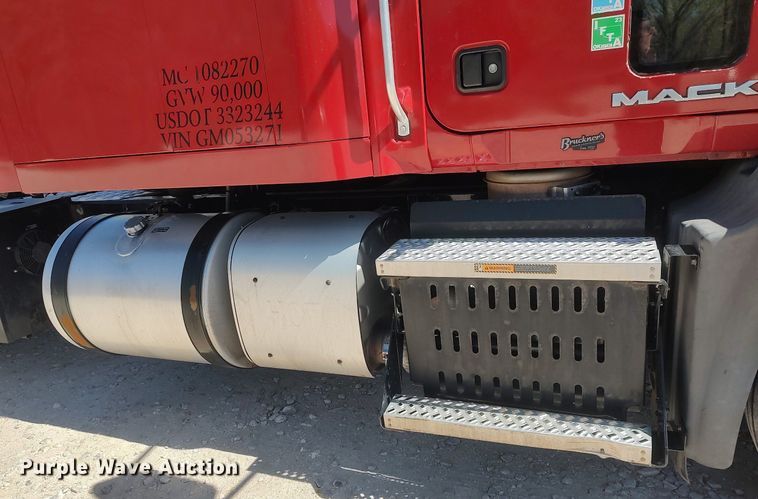 image for item DQ0490 2016 Mack CXU613  semi truck