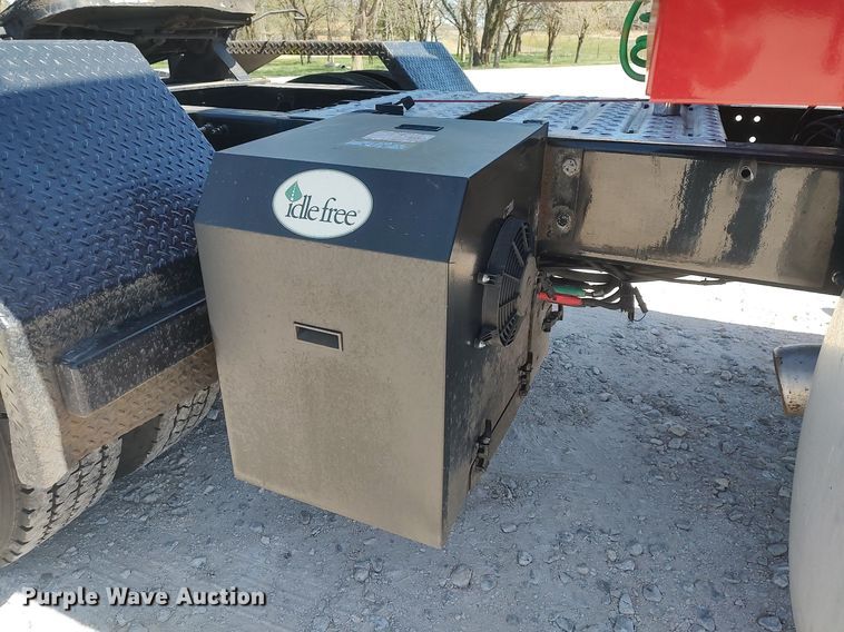 image for item DQ0490 2016 Mack CXU613  semi truck