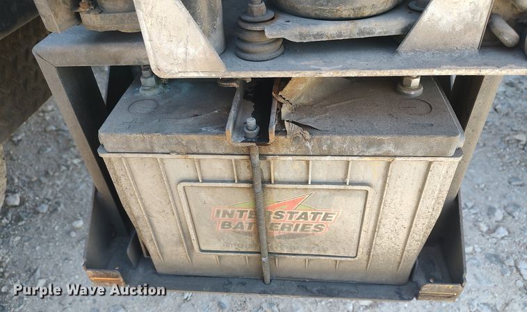 image for item DQ0490 2016 Mack CXU613  semi truck