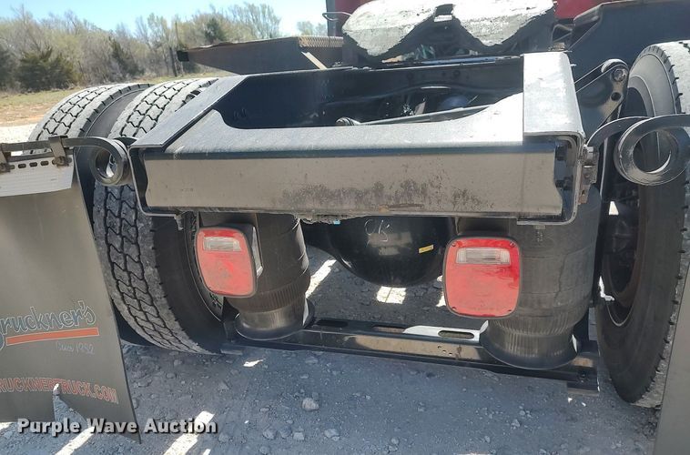 image for item DQ0490 2016 Mack CXU613  semi truck