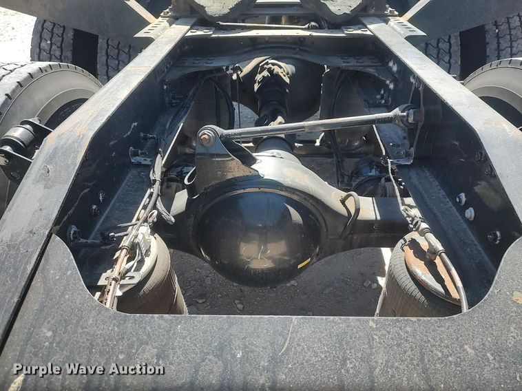 image for item DQ0490 2016 Mack CXU613  semi truck