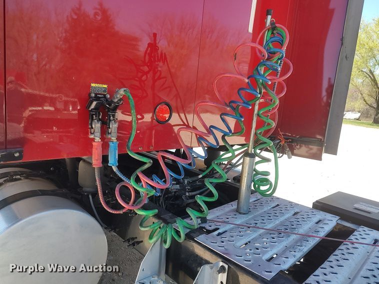 image for item DQ0490 2016 Mack CXU613  semi truck