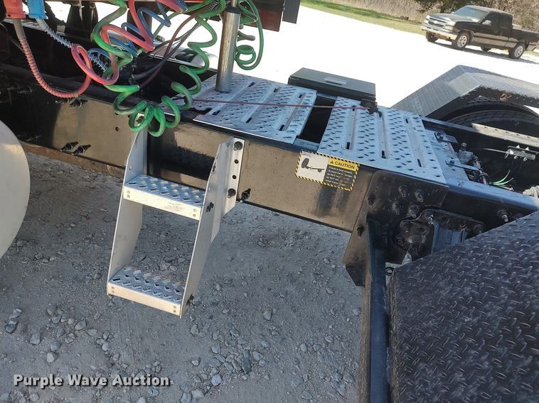 image for item DQ0490 2016 Mack CXU613  semi truck