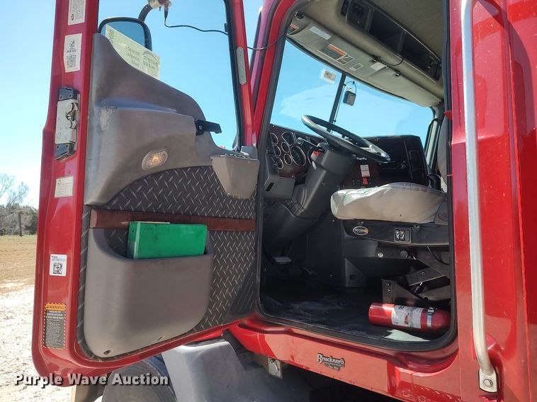 image for item DQ0490 2016 Mack CXU613  semi truck